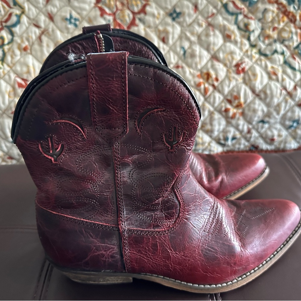Dingo Red Leather Ankle Boots